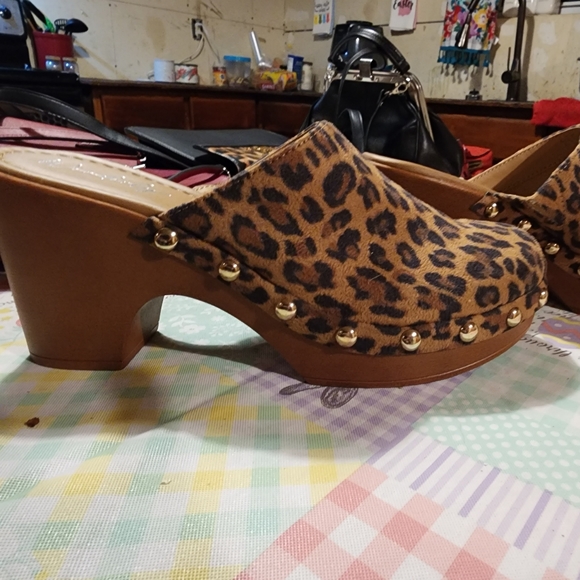 Cheeta print clogs size 7 ½ - Picture 2 of 4
